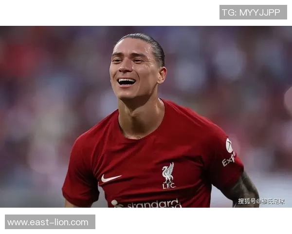 足球明星的奢华生活与节俭理财之间的真实对比探讨